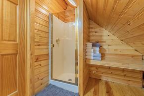Soaring Pines Lodge 1 Bedroom Home by NW Comfy Cabins by RedAwning