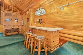 Soaring Pines Lodge 1 Bedroom Home by NW Comfy Cabins by RedAwning