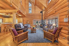 Soaring Pines Lodge 1 Bedroom Home by NW Comfy Cabins by RedAwning