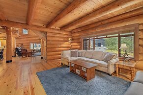 Soaring Pines Lodge 1 Bedroom Home by NW Comfy Cabins by RedAwning