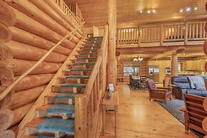 Soaring Pines Lodge 1 Bedroom Home by NW Comfy Cabins by RedAwning