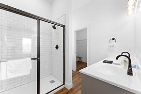 Majestic On Tablerock 5 Bedroom Home by RedAwning