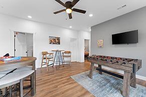 Majestic On Tablerock 5 Bedroom Home by RedAwning