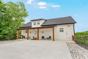 Majestic On Tablerock 5 Bedroom Home by RedAwning