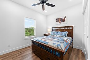 Majestic On Tablerock 5 Bedroom Home by RedAwning