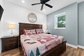 Majestic On Tablerock 5 Bedroom Home by RedAwning