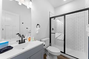 Majestic On Tablerock 5 Bedroom Home by RedAwning