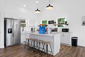 Majestic On Tablerock 5 Bedroom Home by RedAwning