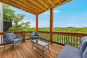 Majestic On Tablerock 5 Bedroom Home by RedAwning