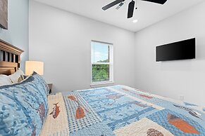 Majestic On Tablerock 5 Bedroom Home by RedAwning