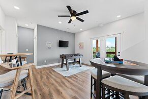 Majestic On Tablerock 5 Bedroom Home by RedAwning