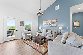 Majestic On Tablerock 5 Bedroom Home by RedAwning