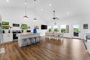 Majestic On Tablerock 5 Bedroom Home by RedAwning