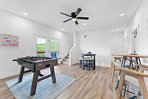 Majestic On Tablerock 5 Bedroom Home by RedAwning