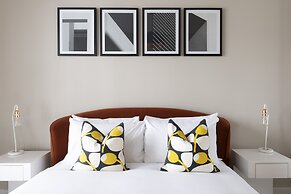 Elliot Oliver - Chic 2 Bedroom Town Centre Apartment