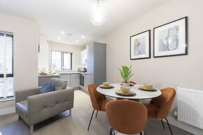 Elliot Oliver - Chic 2 Bedroom Town Centre Apartment