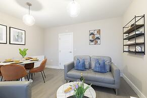 Elliot Oliver - Chic 2 Bedroom Town Centre Apartment