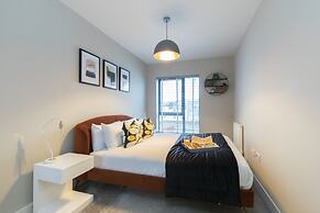 Elliot Oliver - Chic 2 Bedroom Town Centre Apartment
