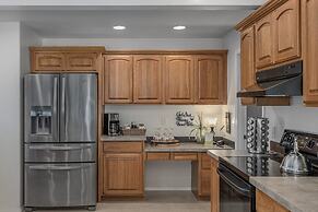 All Seasons Getaway 4 Bedroom Home by NW Comfy Cabins by RedAwning