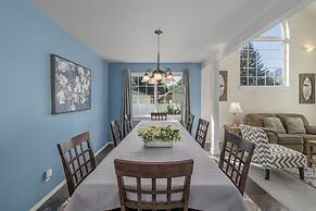 All Seasons Getaway 4 Bedroom Home by NW Comfy Cabins by RedAwning