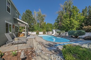 All Seasons Getaway 4 Bedroom Home by NW Comfy Cabins by RedAwning