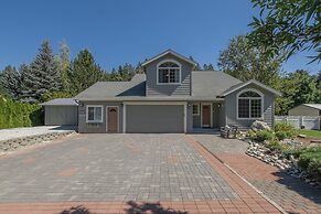 All Seasons Getaway 4 Bedroom Home by NW Comfy Cabins by RedAwning