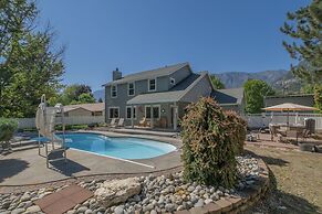 All Seasons Getaway 4 Bedroom Home by NW Comfy Cabins by RedAwning