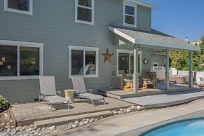 All Seasons Getaway 4 Bedroom Home by NW Comfy Cabins by RedAwning