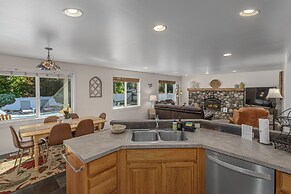 All Seasons Getaway 4 Bedroom Home by NW Comfy Cabins by RedAwning