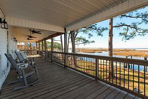 Bayfront Bungalow - 1426 Cadillac 3 Bedroom Home by Redawning