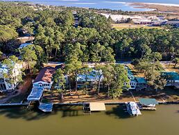 Bayfront Bungalow - 1426 Cadillac 3 Bedroom Home by Redawning