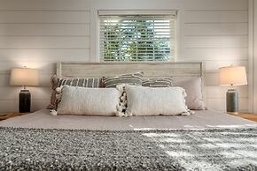 Bayfront Bungalow - 1426 Cadillac 3 Bedroom Home by Redawning