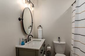 Bayfront Bungalow - 1426 Cadillac 3 Bedroom Home by Redawning