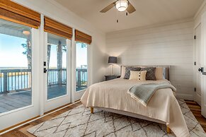 Bayfront Bungalow - 1426 Cadillac 3 Bedroom Home by Redawning