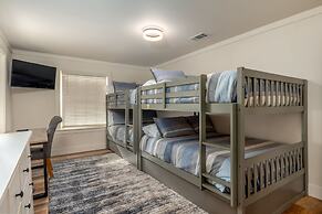 Bayfront Bungalow - 1426 Cadillac 3 Bedroom Home by Redawning