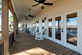 Bayfront Bungalow - 1426 Cadillac 3 Bedroom Home by Redawning