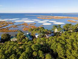 Bayfront Bungalow - 1426 Cadillac 3 Bedroom Home by Redawning