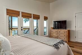 Bayfront Bungalow - 1426 Cadillac 3 Bedroom Home by Redawning