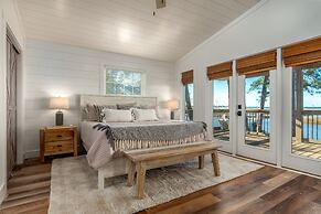 Bayfront Bungalow - 1426 Cadillac 3 Bedroom Home by Redawning