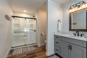 Bayfront Bungalow - 1426 Cadillac 3 Bedroom Home by Redawning