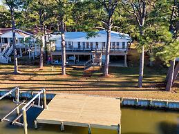 Bayfront Bungalow - 1426 Cadillac 3 Bedroom Home by Redawning