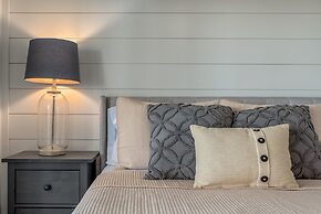 Bayfront Bungalow - 1426 Cadillac 3 Bedroom Home by Redawning