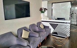 HANZ The Moon Hotel 1