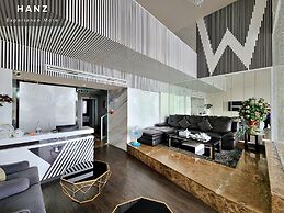 HANZ The Moon Hotel 1