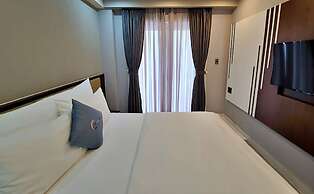 HANZ The Moon Hotel 1