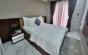 HANZ The Moon Hotel 1