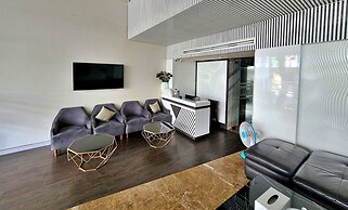 HANZ The Moon Hotel 1