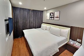 HANZ The Moon Hotel 2