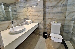 HANZ The Moon Hotel 2