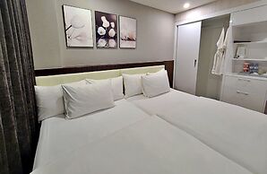 HANZ The Moon Hotel 2